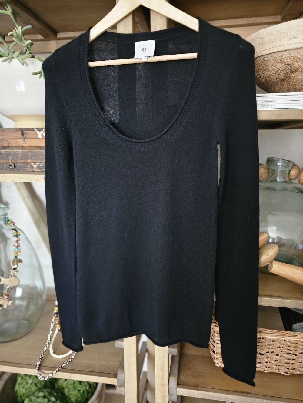 The G. Label by Goop GWYN Lynn 100% Cashmere Scoop-Neck Sweater Black - Picture 3 of 8